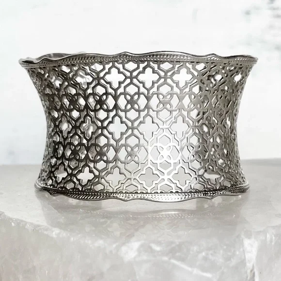 Kendra Scott Candice Statement Cuff
Bracelet in Vintage Silver - Picture 3 of 4